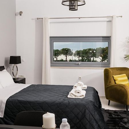 Byron Luxury Apartments Aigio Exterior photo