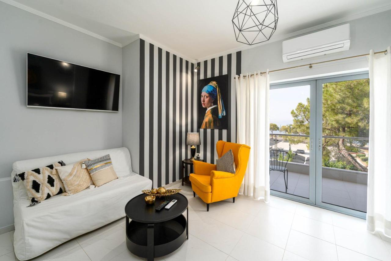 Byron Luxury Apartments Aigio Exterior photo