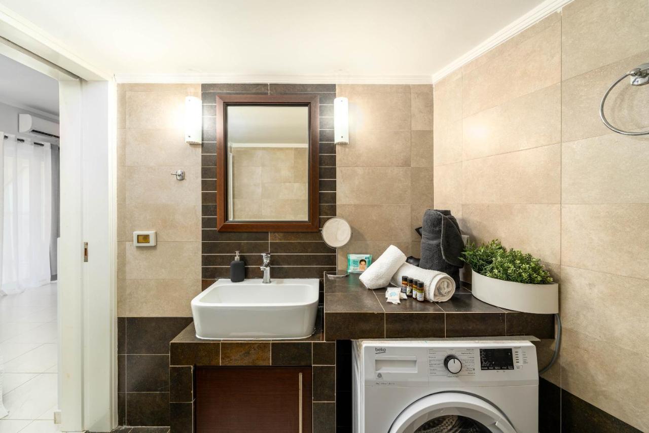 Byron Luxury Apartments Aigio Exterior photo