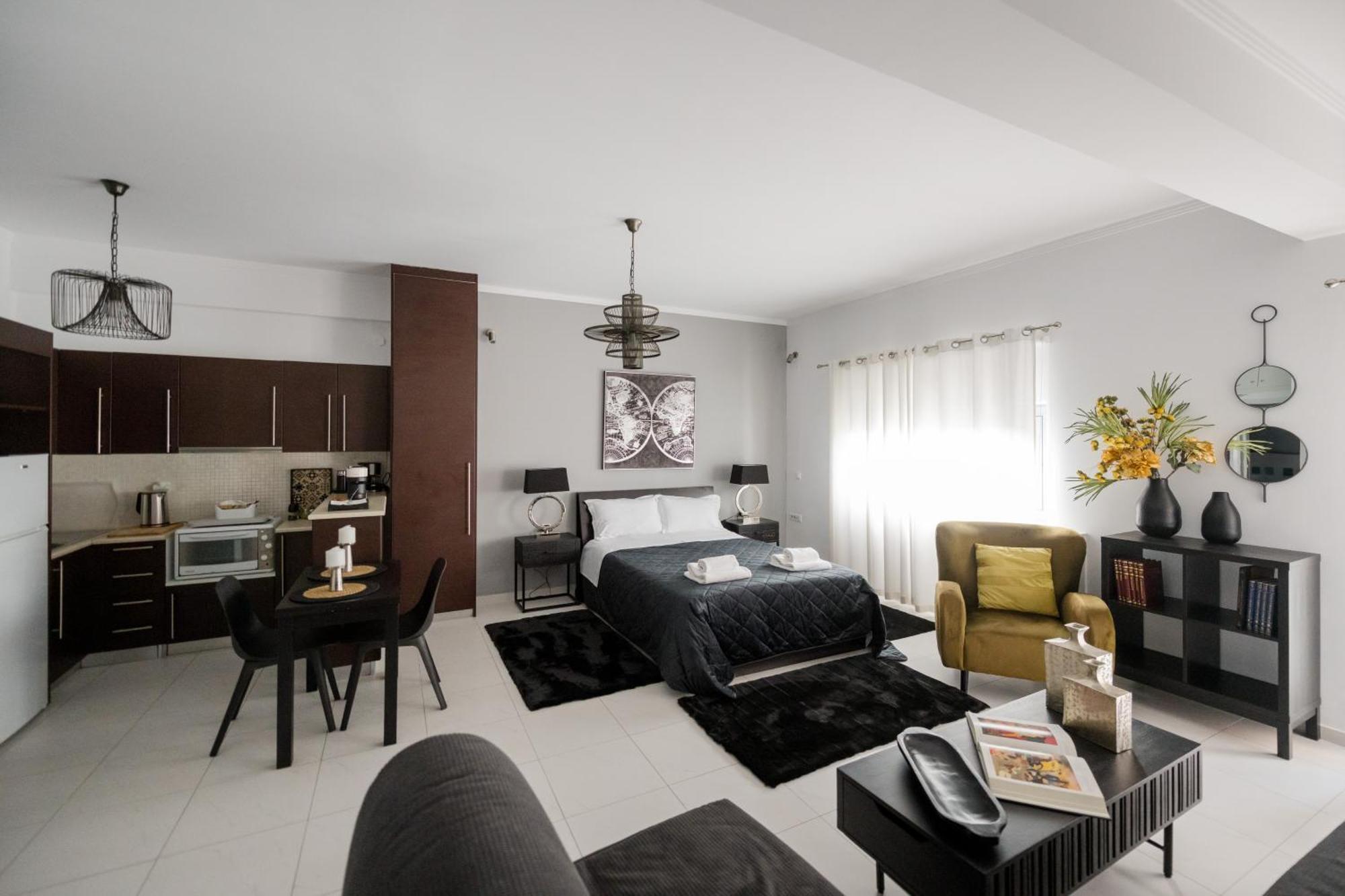 Byron Luxury Apartments Aigio Exterior photo