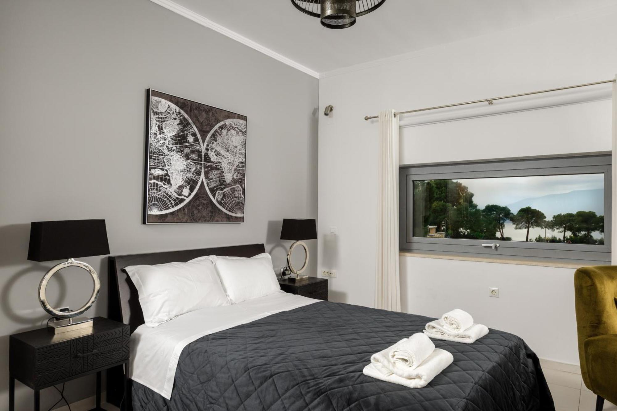 Byron Luxury Apartments Aigio Exterior photo
